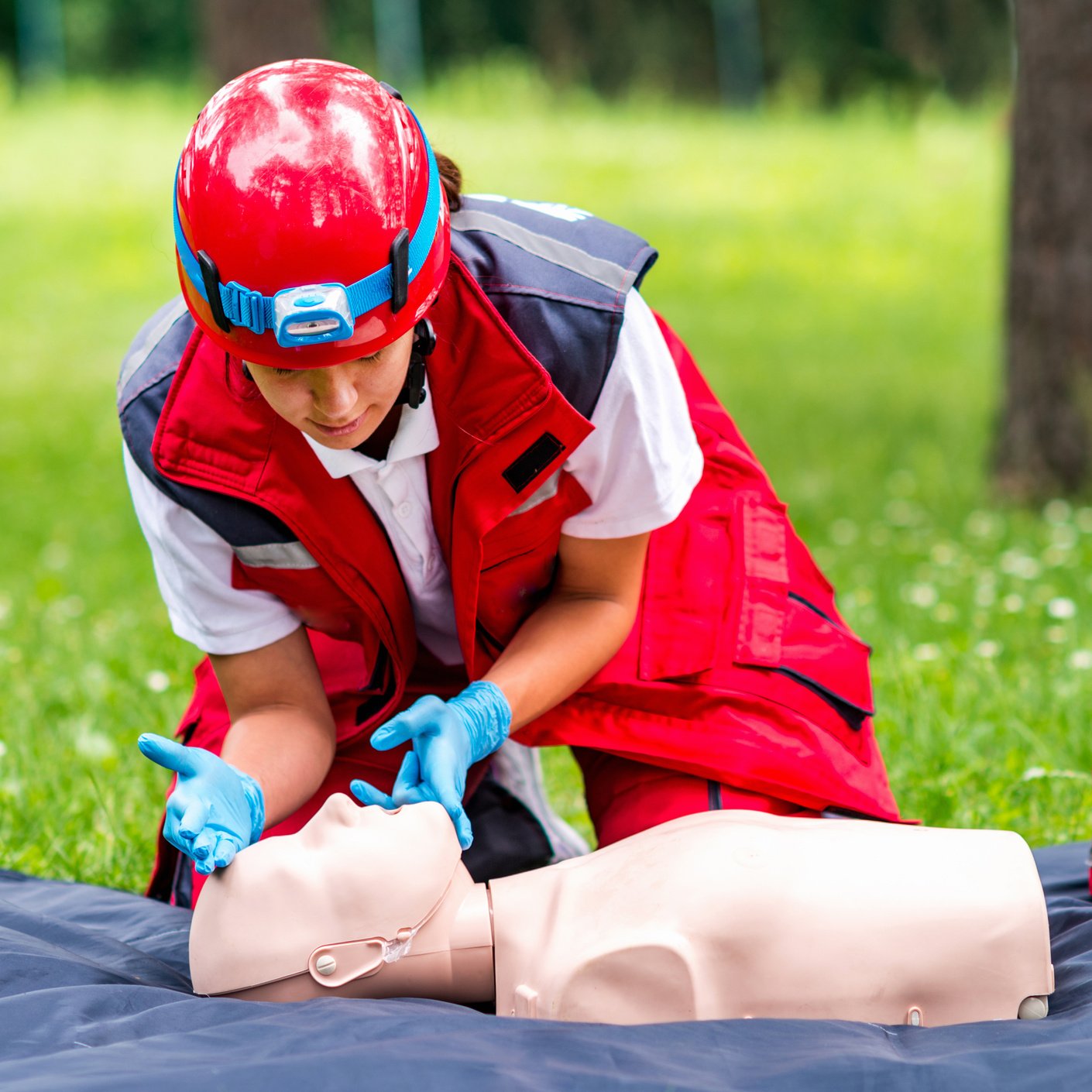 CPR first aid demonstration